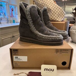 Mou grey wedge short size 10 or 40